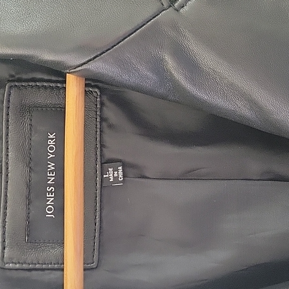 Ladies leather 3 button jacket - Picture 3 of 3